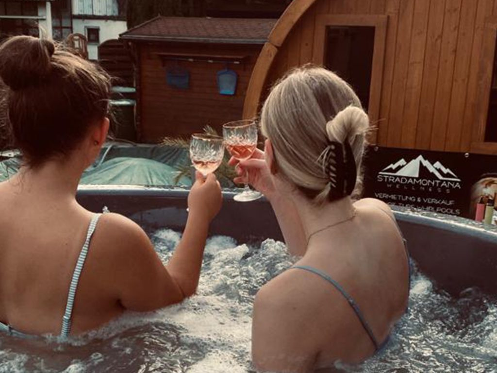 Entspannung im Hot Tub Whirlpool